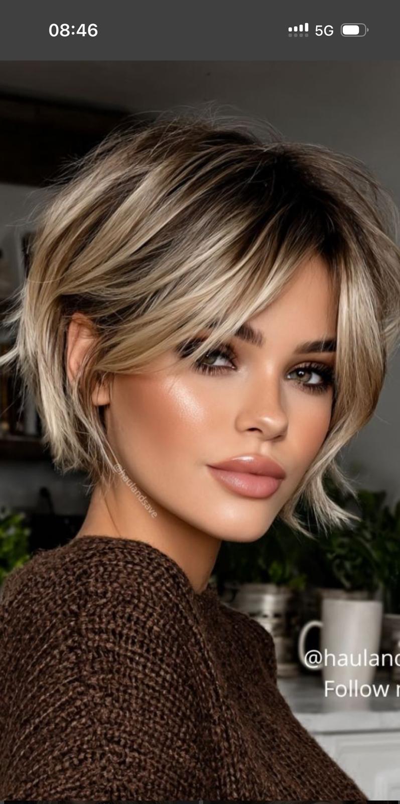 Coupe femme et brushing réalisés au salon