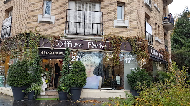 Intérieur du salon de coiffure Coiffure Paris